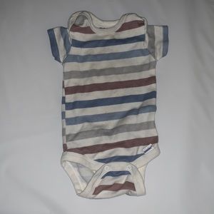 Gerber 0-3, worn twice. No stains